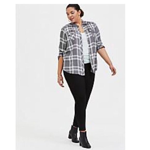 Torrid Grey Plaid Button Down shirt Size 2x - Picture 3 of 9